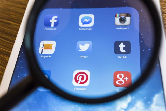 À partir de début 2019, les messages, images ou vidéos postés sur les réseaux sociaux par les contribuables français pourront alimenter les bases de données du fisc. (Photo: Shutterstock)