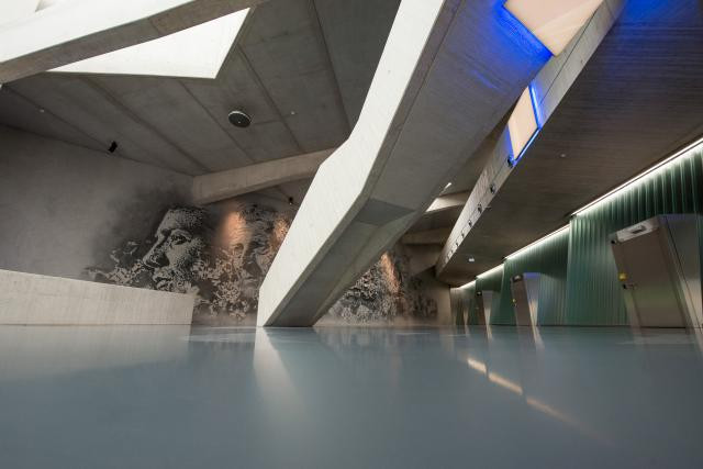 Le lobby et les show-rooms adjacents accueillent une exposition temporaire d’œuvres conservées au Freeport. (Photo: Le Freeport Luxembourg et Nader Ghavami)