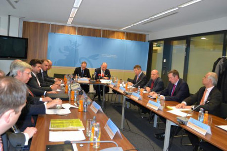 Ils sont 13 dirigeants industriels et conseillers au gouvernement à avoir rejoint les ministres de l’Économie et des Finances. (Photo: MECE)