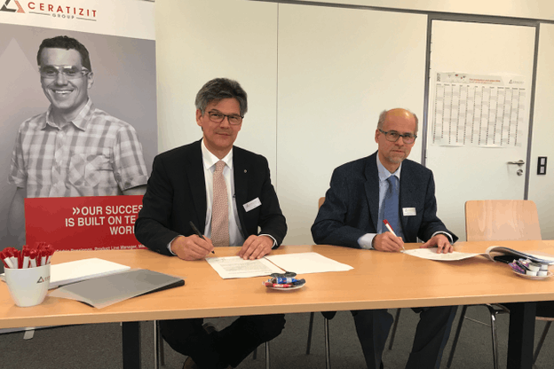 Paul Jung, directeur général de Ceratizit, et Fernand Reinig, directeur général du List, ont signé un accord de partenariat pour trois ans. (Photo: DR)