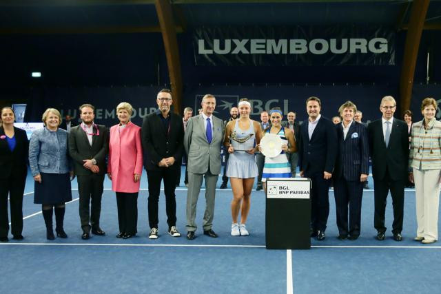 Le Luxembourg Open lors de la remise de prix pour l’édition 2017 remportée par Carina Witthoeft. (Photo: IWTP International Women’s Tennis Promotion)