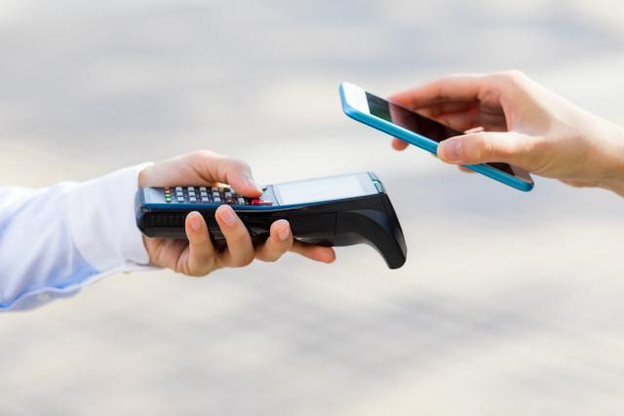 Une enquête menée par TSYS montre que 44% des consommateurs interrogés en Amérique préfèrent payer avec des cartes de débit et 33% préfèrent payer avec des cartes de crédit. (Photo: Shutterstock)