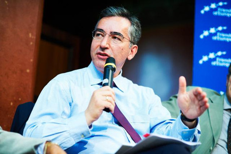 Le professeur grec d'économie, Plutarchos Sakellaris, veut encore croire à un projet européen pour la Grèce. (Photo: Flickr)