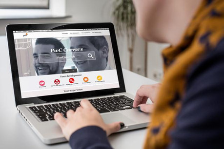 Les sources les plus utilisées par les jeunes diplômés européens sont les sites carrières des entreprises (82%) et Linkedin (63%) lorsqu’ils se renseignent sur un employeur potentiel. (Photo: Maison Moderne)