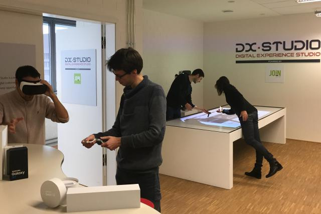Les premiers équipements proposés par le DX Studio sont des terminaux mobiles ainsi que des casques de réalité virtuelle. (Photo: Technoport)