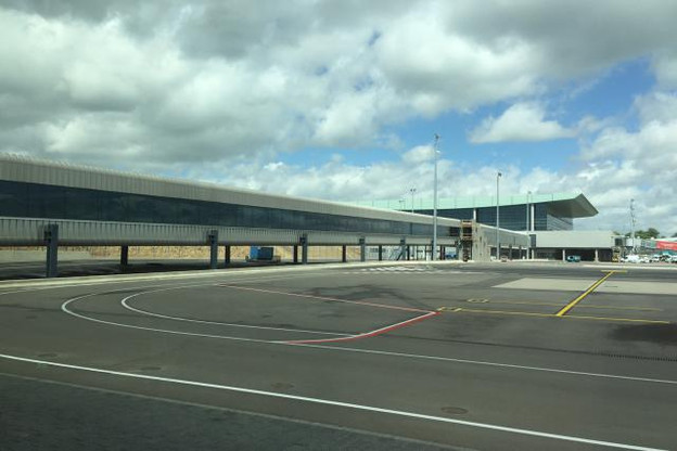 Les travaux de la passerelle entre le terminal A et le terminal B ont été finalisés pour permettre une liaison en moins d’une minute trente grâce à des tapis roulants. (Photo: DR)