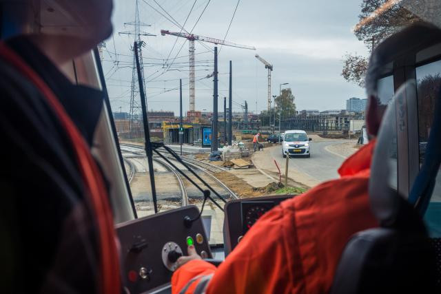 Après la station de la place de l’Étoile, qui doit être ouverte au printemps 2018, le chantier du tram se poursuivra jusqu’à fin 2019 pour atteindre la gare, selon André Von der Marck. (Photo: Mike Zenari)