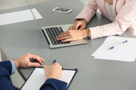 Pour obtenir ce chiffre, le syndicat affirme avoir réalisé une étude depuis le début de l’année auprès de ses affiliés dans 26 banques, dont les sept banques de la Place dotées de plus de 750 personnes. (Photo: Shutterstock)