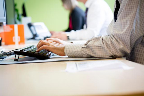 Il existait deux contrats de travail. Un officiel et un autre contenant une clause discrète dans laquelle les consultants reconnaissaient se faire payer une partie au noir. (Photo: Jessica Theis/archives)