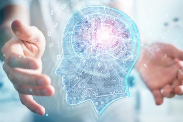 Madeline Gannon, artiste, codeuse et conceptrice, explore depuis quelques années les relations entre les humains et les robots. (Photo: Shutterstock)