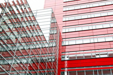 Entre 250 et 300 salariés de RBC ont manifesté, mercredi, pour demander le versement de la prime de juin, malgré la recommandation de l’ABBL. (Photo: Olivier Minaire/archives)
