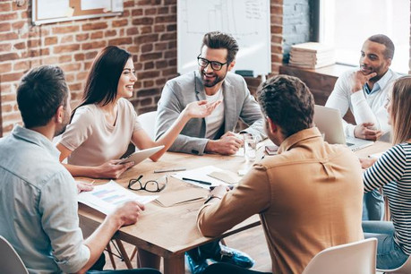 Pour les 30-39 ans, les femmes, les managers et les salariés avec enfants, la priorité est de se sentir «intellectuellement challengé» dans son travail. (Photo: Shutterstock)