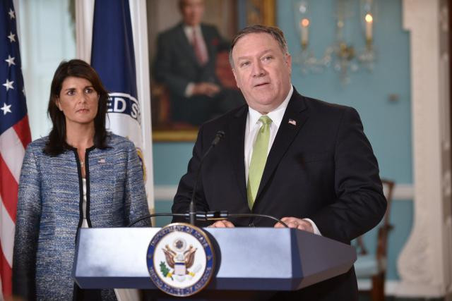 Le secrétaire d’État Mike Pompeo et l’ambassadrice américaine à l’Onu, Nikki Haley, ont officialisé la décision. (Photo: Licence C.C.)
