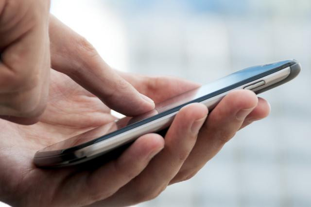 Plutôt que les textos, les résidents privilégient aujourd’hui les messageries instantanées et les réseaux sociaux pour échanger leurs bons vœux. (Photo: DR)