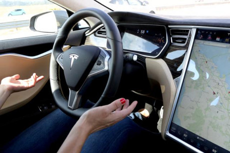 À l’heure actuelle, la législation luxembourgeoise prévoit la responsabilité des conducteurs en cas d’accident. Des adaptations en vue de l’arrivée de la mobilité intelligente sont à l’étude. (Photo: Tesla)
