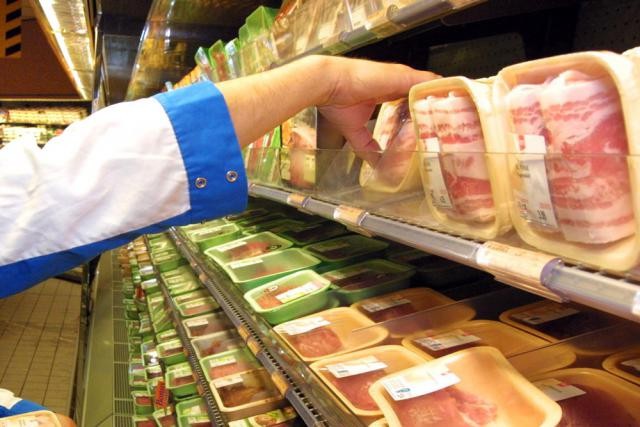 Lidl conteste l'obligation d'étiqueter le prix de la viande fraîche de volaille sur l'emballage alors que certains magasins affichent les prix sur les rayonnages. Une obligation qui ne concerne pas les autres viandes. (Photo : Licence CC)