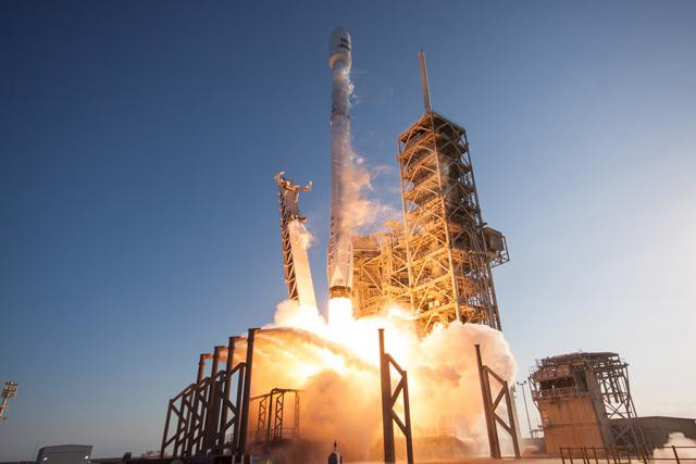 D’après le cabinet Euroconsult, 7.000 petits satellites seront en effet lancés entre 2018 et 2027, soit six fois plus qu’au cours de la décennie précédente.  (Photo: SpaceX / DR)