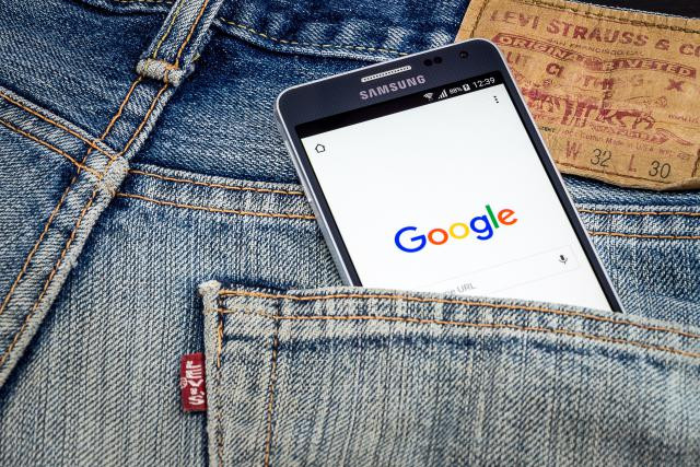 «Toujours ensemble», une nouvelle fonctionnalité créée par Levi’s et Google, et ajoutée à la veste intelligente Jacquard, vous alerte quand la veste s’éloigne trop de votre téléphone. (Photo: Shutterstock)
