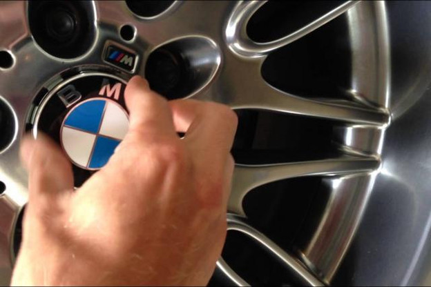 C'est suite à un commerce non autorisé de BMW que l'agent du Srel fut visé par une enquête disciplinaire fin 2011. (Photo: YouTube)