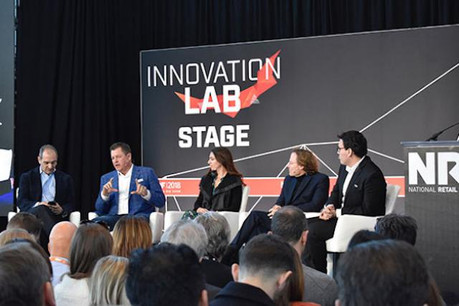 De gauche à droite: Pano Anthos, Joe Jensen, Michelle Bacharach, Bernd Shoner et Marco Mascorro discutent d’intelligence artificielle et de robotique. (Photo: Biztech)