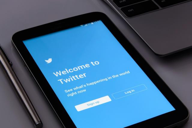 Au-delà du développement d’un marché parallèle au follower, Twitter serait exploité par des organes de propagande politique. (Photo: Licence C.C.)
