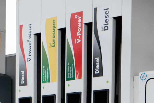 En un an, entre août 2014 et août 2015, les prix des produits pétroliers ont baissé en moyenne de 13,6%. (photo: Jessica Theis / archives)