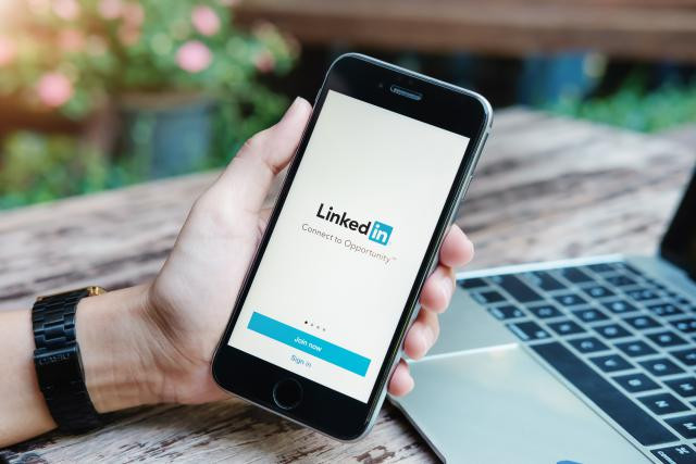 LinkedIn Live, le nouveau service de diffusion de vidéos en direct de LinkedIn, est testé en bêta privé aux États-Unis. (Photo: Shutterstock)