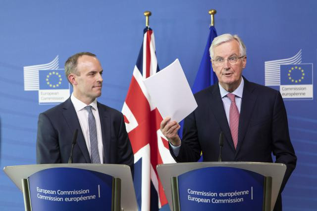 Dominic Raab, ministre britannique en charge du Brexit, et Michel Barnier, négociateur en chef de l’UE, se sont rencontrés jeudi autour de négociations qui patinent. (Photo: Commission européenne/Services audiovisuels)