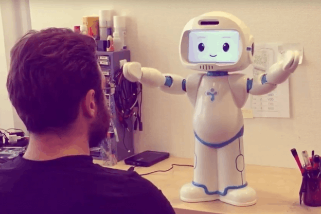 LuxAI a développé un robot humanoïde spécialisé dans les interactions avec des personnes en difficulté. (Photo: Capture d'écran Youtube / LuxAI)