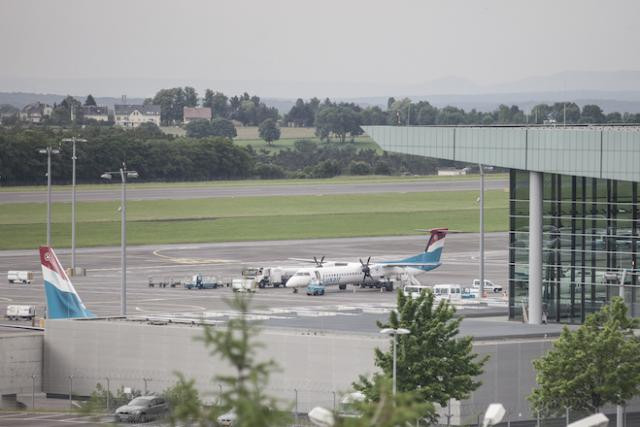 Les avions Luxair vieillissent. La convention collective devrait elle aussi avoir du plomb dans l’aile. ( Photo : Julien Becker / archives )