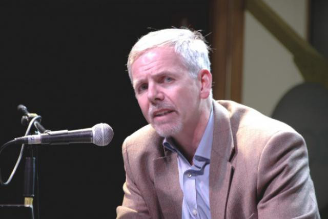John Christensen (Tax Justice) en 2009, lors d’une conférence à Luxembourg sur l’opacité financière. (Photo: Ekkehart Schmidt-Fink / Etika)