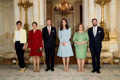 Dernière étape de la visite luxembourgeoise de Kate Middleton: le Palais grand-ducal où l'attendait la famille grand-ducale. (Photo: Cour grand-ducale / Claude Piscitelli)