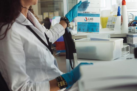 Le monopole du LNS en matière d’analyses anatomopathologiques est contesté par les laboratoires privés. (Photo: Sébastien Goossens)