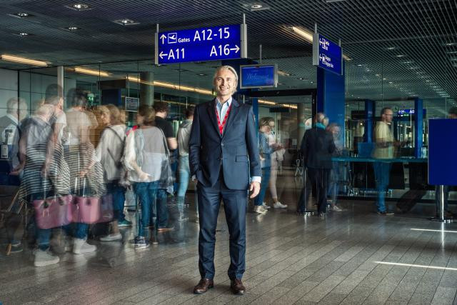 Arrivé en septembre 2016 en tant que directeur commercial de Lux-Airport, René Steinhaus en est désormais le CEO, avec pour ambition d’améliorer «la qualité et la fiabilité» des services proposés. (Photo: Mike Zenari)