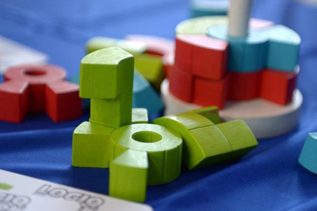 Avec ses jouets, Marko Pavlovic est en train de conquérir le monde. Il voit le puzzle comme un symbole de la vie. (Photo: DR)