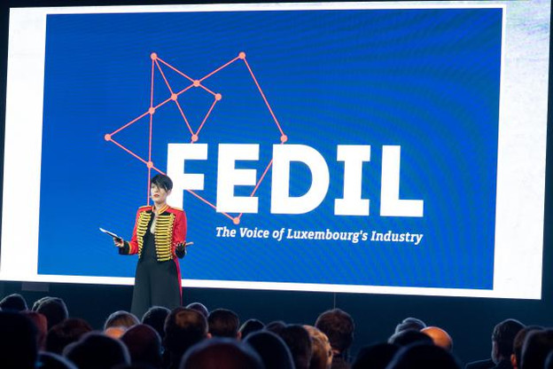Michèle Vallenthini était à nouveau sur scène jeudi soir pour assurer la présentation de la réception du Nouvel An de la Fedil. (Photo: Nader Ghavami)