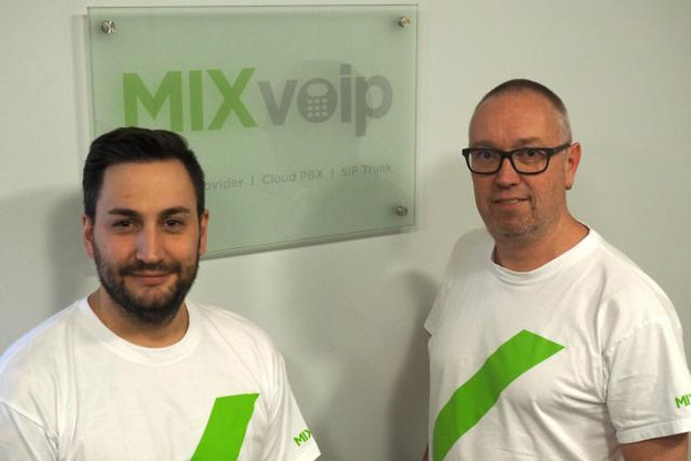 Les deux cofondateurs de Mixvoip, Loïc Didelot (à gauche) et Pascal Knebler (à droite), se partageront la gestion des deux nouvelles filiales. (Photo: MIXvoip)