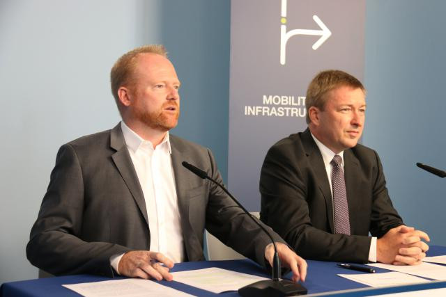 Claude Lamberty et Marc Hansen ont présenté le volet «Mobilité et infrastructures» du programme électoral du DP. (Photo: DP)