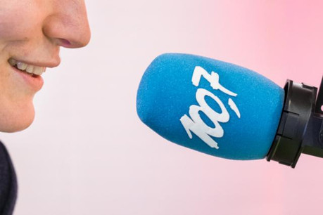 La radio accorde également un large accès à l’antenne aux associations socioculturelles du pays. (Photo: 100.7)