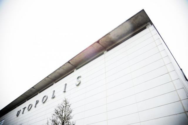 Il faudra encore attendre avant de voir l’enseigne Kinepolis sur la façade du complexe de cinémas. (Photo: David Laurent / archives)