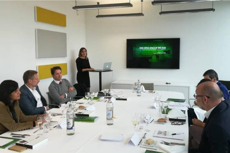 Les six membres du jury réunis pour départager les candidats. (Photo : CBRE)