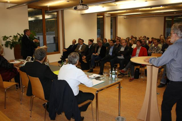 Face aux interrogations citoyennes, les ministres jouent la carte du dialogue et de l'ouverture. (Photo: Mouvement Écologique)