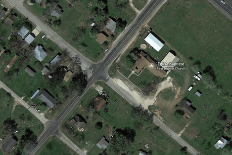 La fusillade a éclaté dans la petite église de la ville de Sutherland Springs. (Photo: Google Earth)