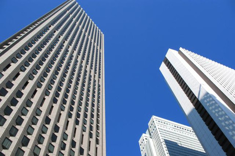 Sompo International, dont on aperçoit le siège à Tokyo sur la gauche de la photo, est l’un des trois plus gros assureurs non-vie du Japon. (Photo: Licence C.C.)