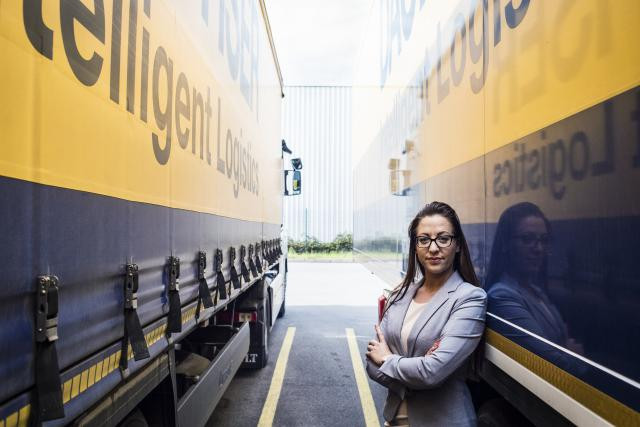 À 28 ans, Janine Weber dirige la filiale luxembourgeoise du logisticien Dachser. Entrée dans le groupe dans le cadre de ses études, elle ne l’a plus quitté. (Photo: Mike Zenari)