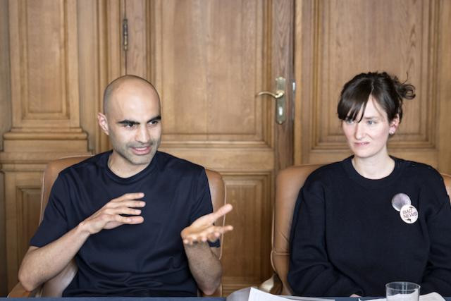Les artistes Pasha Rafiy et Laurianne Bixhain présentent leurs projets. (Photo: CNA)