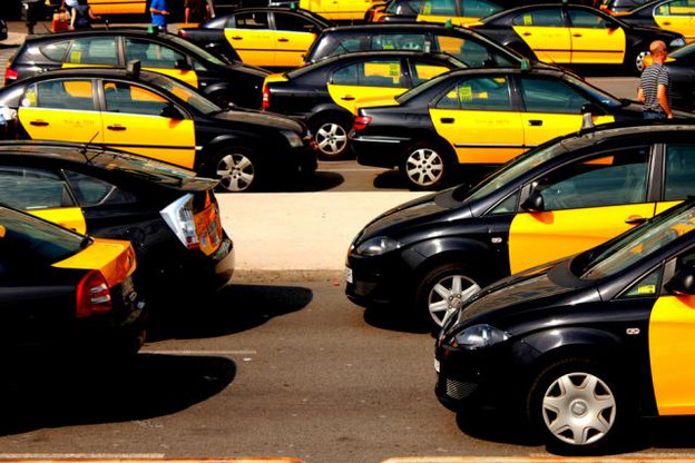 L’association des taxis de Barcelone avait saisi la CJUE, dénonçant l’autorisation accordée à Uber Spain d’organiser le transport de clients sans les licences et agréments imposés à ses propres conducteurs. (Photo: Flickr)