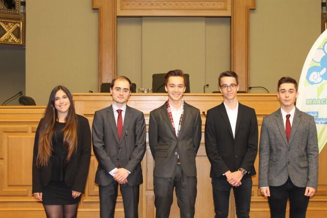 L'actuel bureau exécutif du Parlement des jeunes: Elisha Winckel, la présidente; Pierre-Antoine Klethi, Christophe Mersch, Sara Freixo et Ken De Sousa. (Photo: Jeugend Parlament)