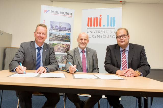 Hans-Jürgen Lessmann, Paul Heuschling et Stefan Heilmann ont signé un nouvel accord de coopération. (Photo: Michel Brumat / Université du Luxembourg)