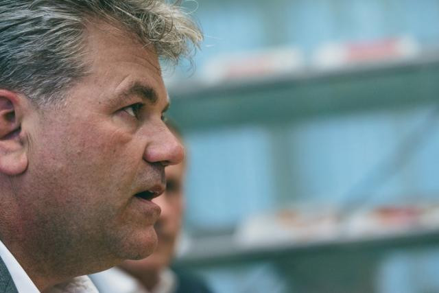 Didier Mouget s'efface au profit de John Parkhouse, désormais CEO unique de PwC Luxembourg. (Photo: Sven Becker)